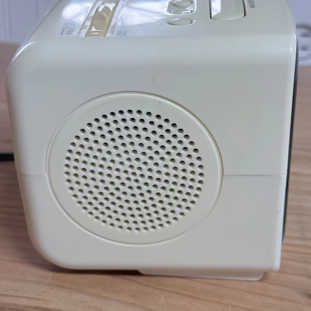Sony Dream Machine ICF-C122 AM/FM Digital Clock Radio Vintage White Cube